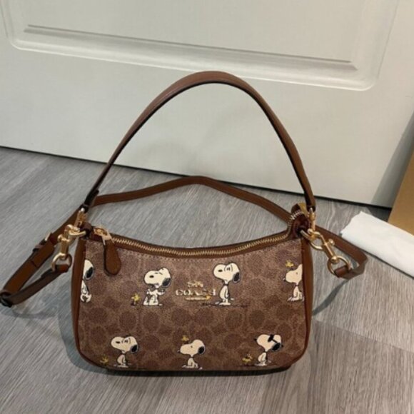 COACH X Peanuts Teri Shoulder Bag In Signature Canvas With Snoopy - Picture 4 of 8
